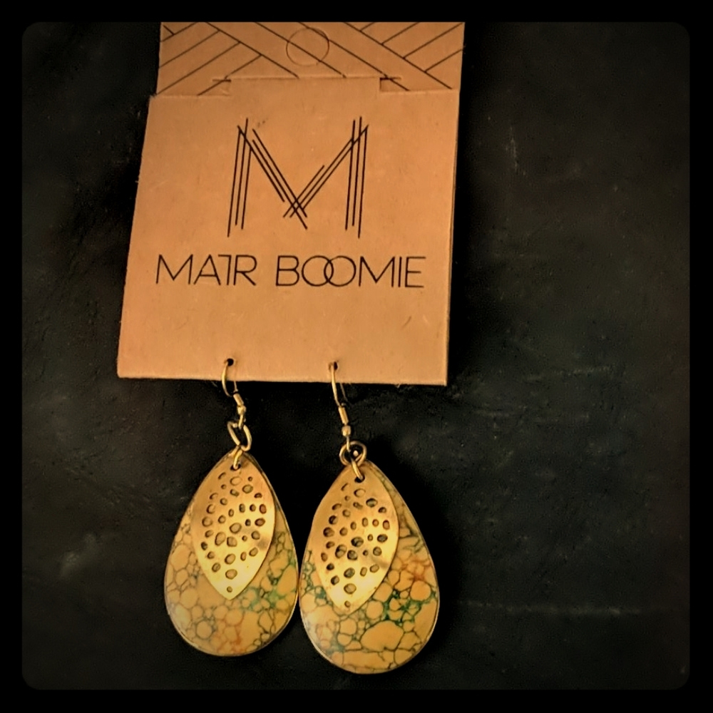 Dangle earings.
